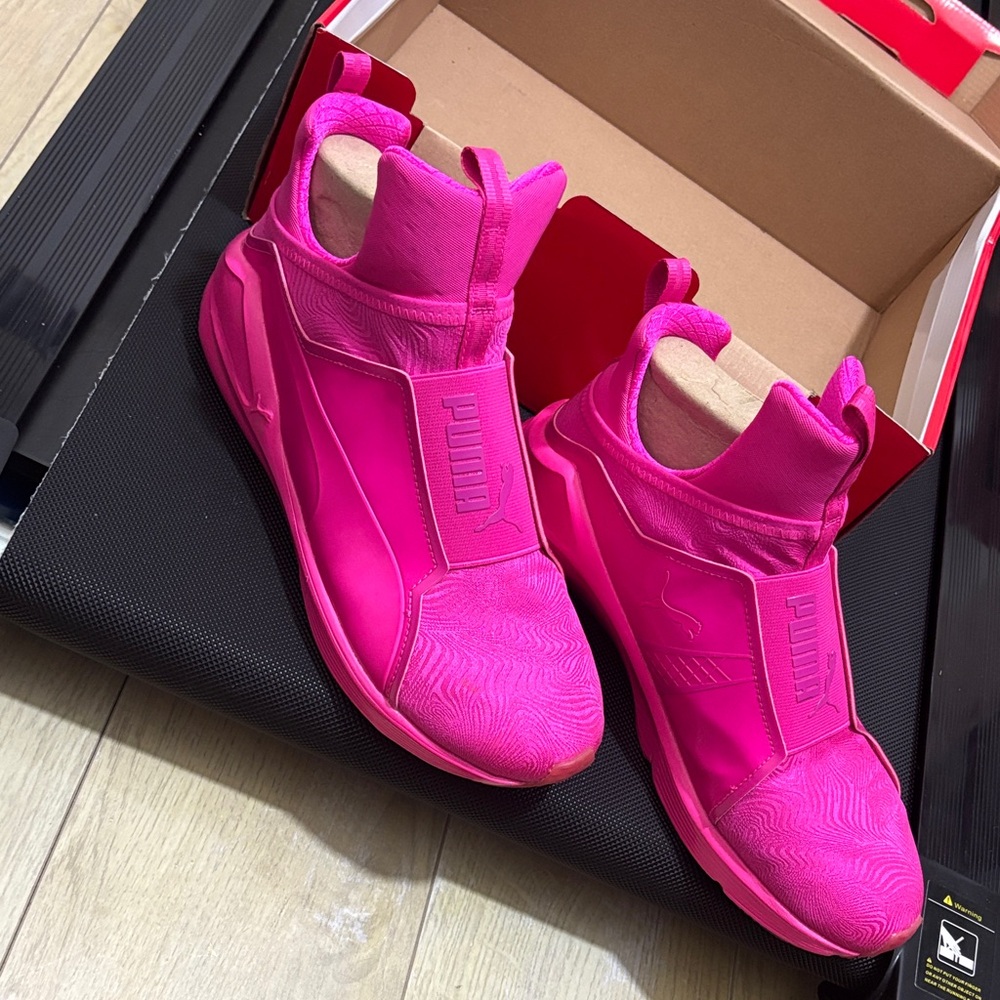 Puma Women's Fuchsia Sneakers
